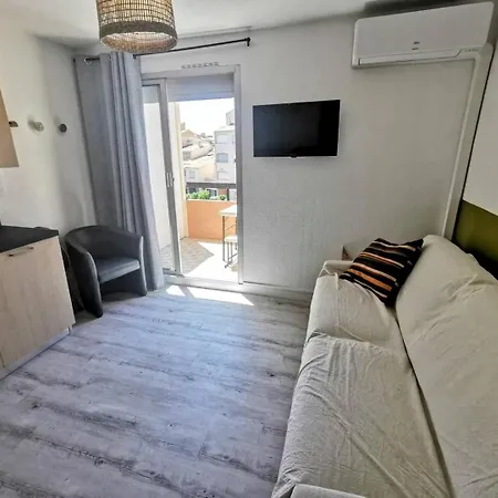 024 Proche Commerce Et Apartmán *